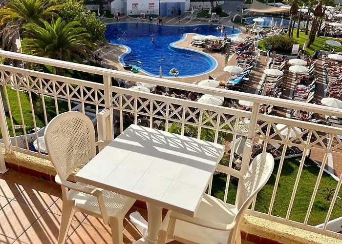 2 Bed With Pool Views In Americas K201