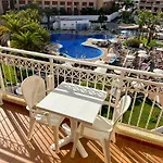 2 Bed With Pool Views In Americas K201